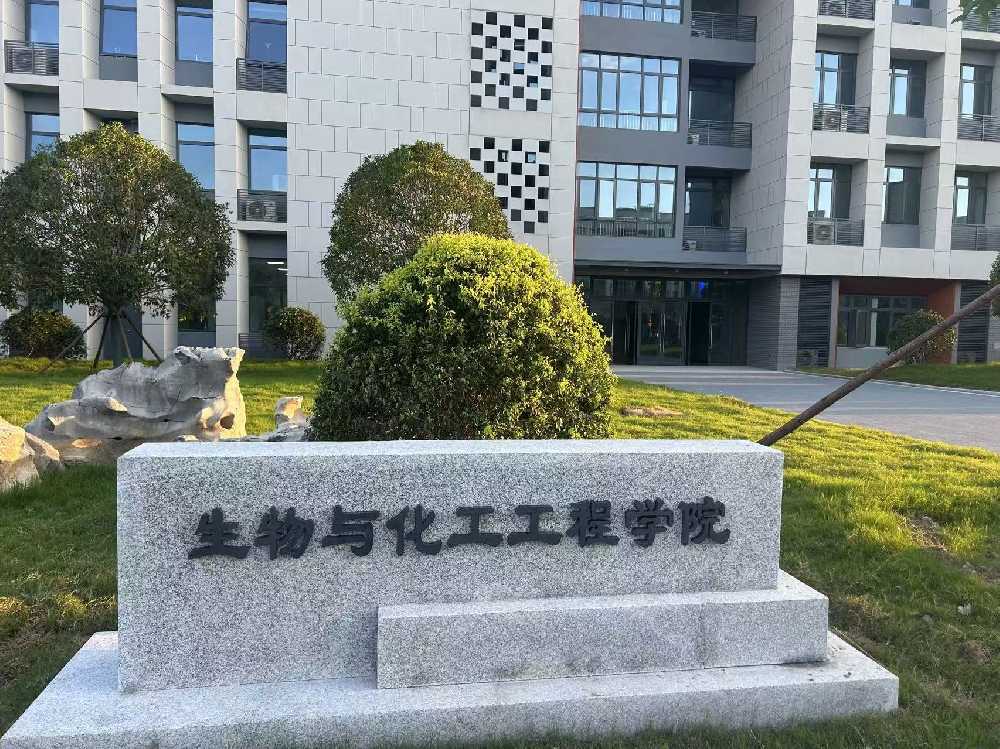 广西扬州职业大学体育场高杆灯项目